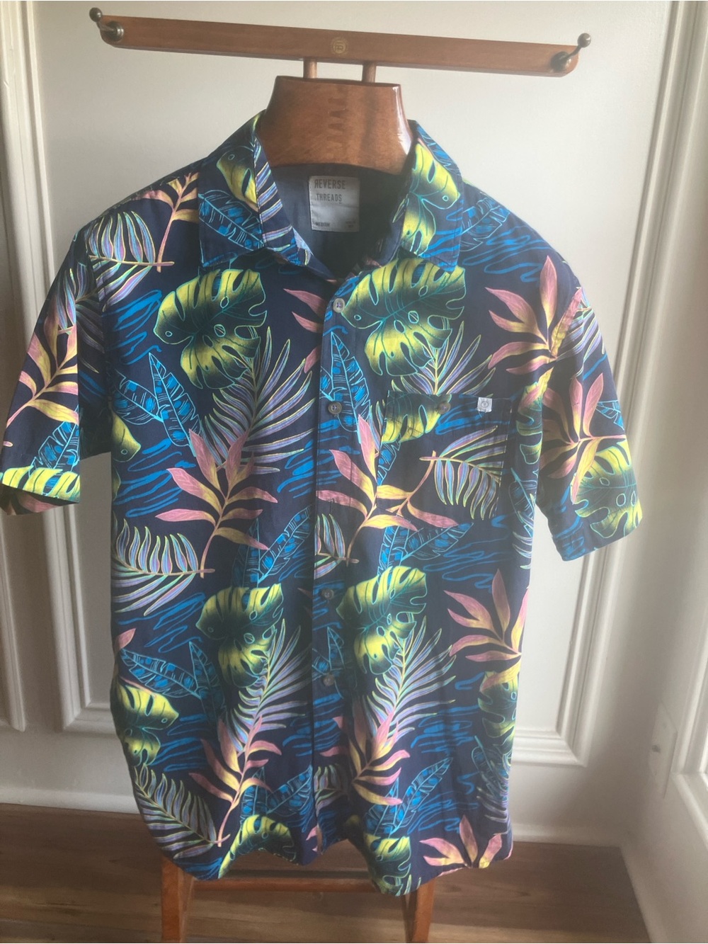 Reverse Threads Men’s M Tropical Hawaiian Button Up Shirt Neon Floral Navy